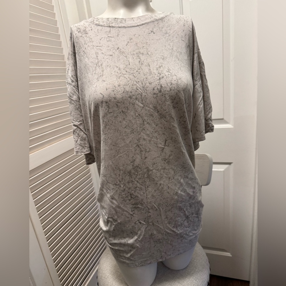 lululemon athletica Light Gray Short Sleeve Tee